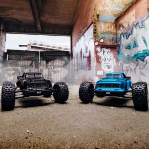 Радиоуправляемая модель ARRMA 1/8 NOTORIOUS 6S V5 4WD BLX RTR (синий) ARA8611V5T2