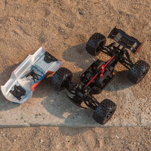 Радиоуправляемая модель ARRMA 1/8 KRATON 6S 4X4 RTR BRUSHLESS SPEED TRUCK, BLUE/PINK ARA8608V6T2